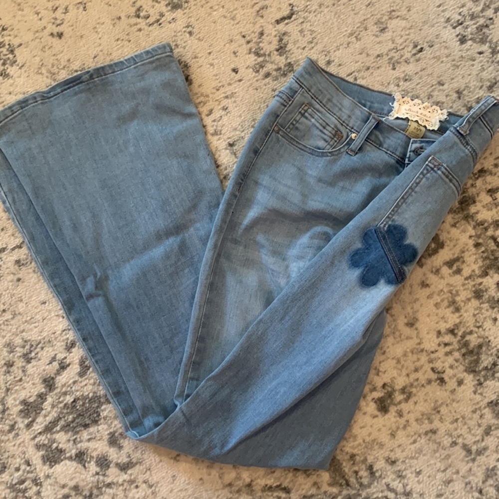 Altar’d State Bell Bottom Flower Light Wash Jeans High Rise 29